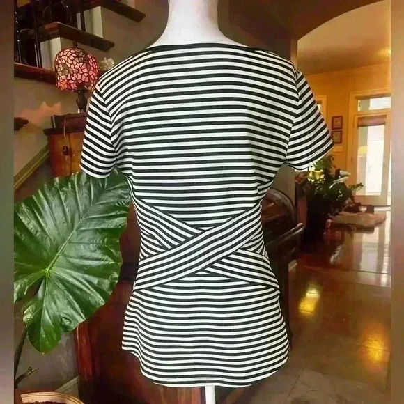 New York & Company Stretch white and black shirt. Size M. NWOT poly/spandex mix - Picture 7 of 14